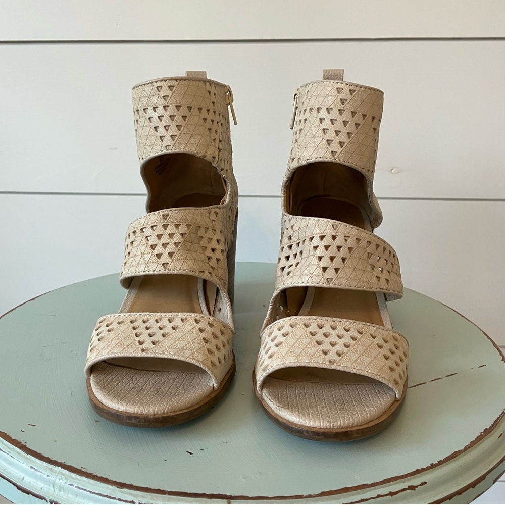 Gently used Lucky Brand heels